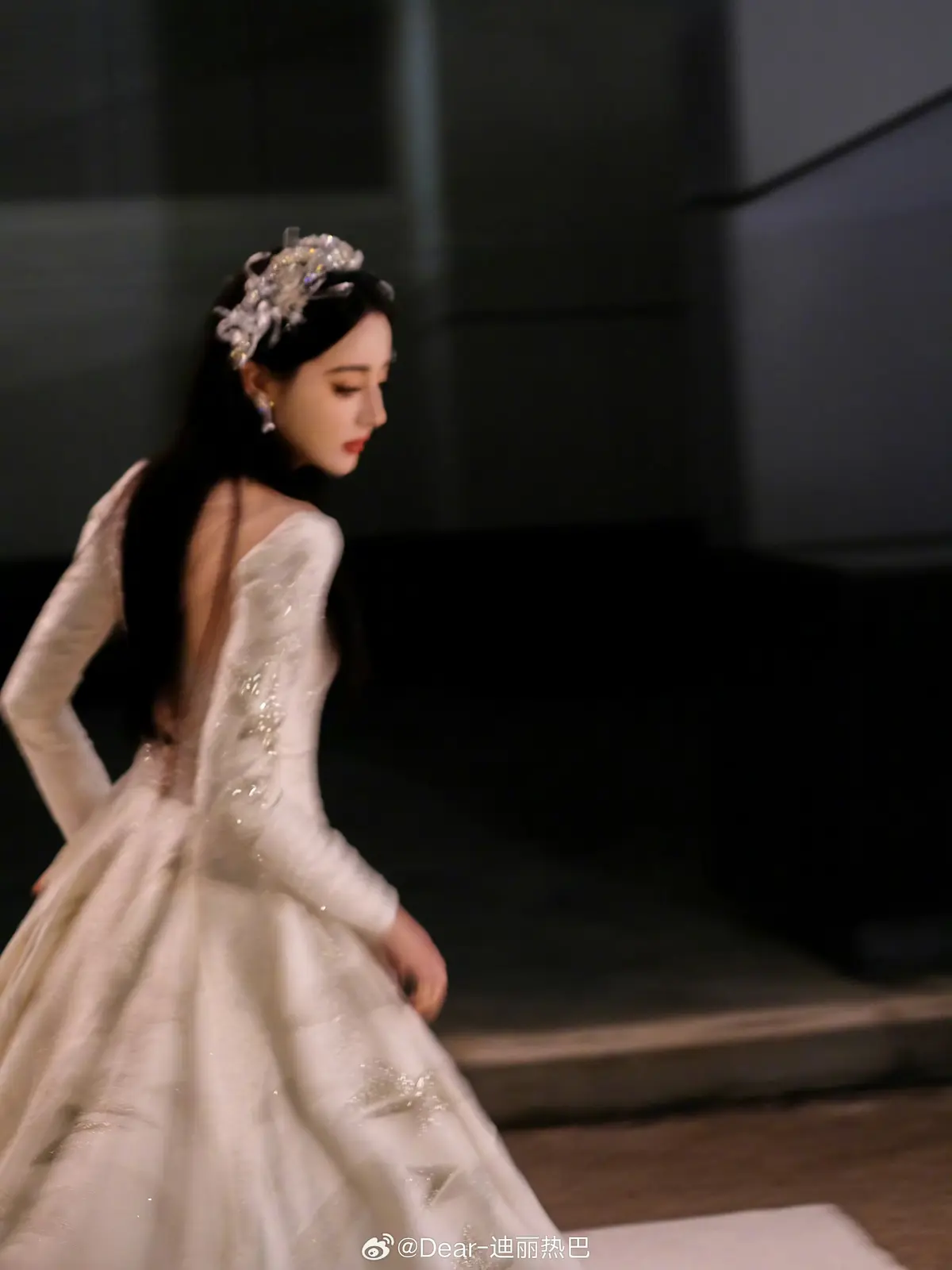 2025法国剧情片《异国女郎在巴黎》4K高清播放-双语字幕免费观看-浪漫巴黎爱情故事