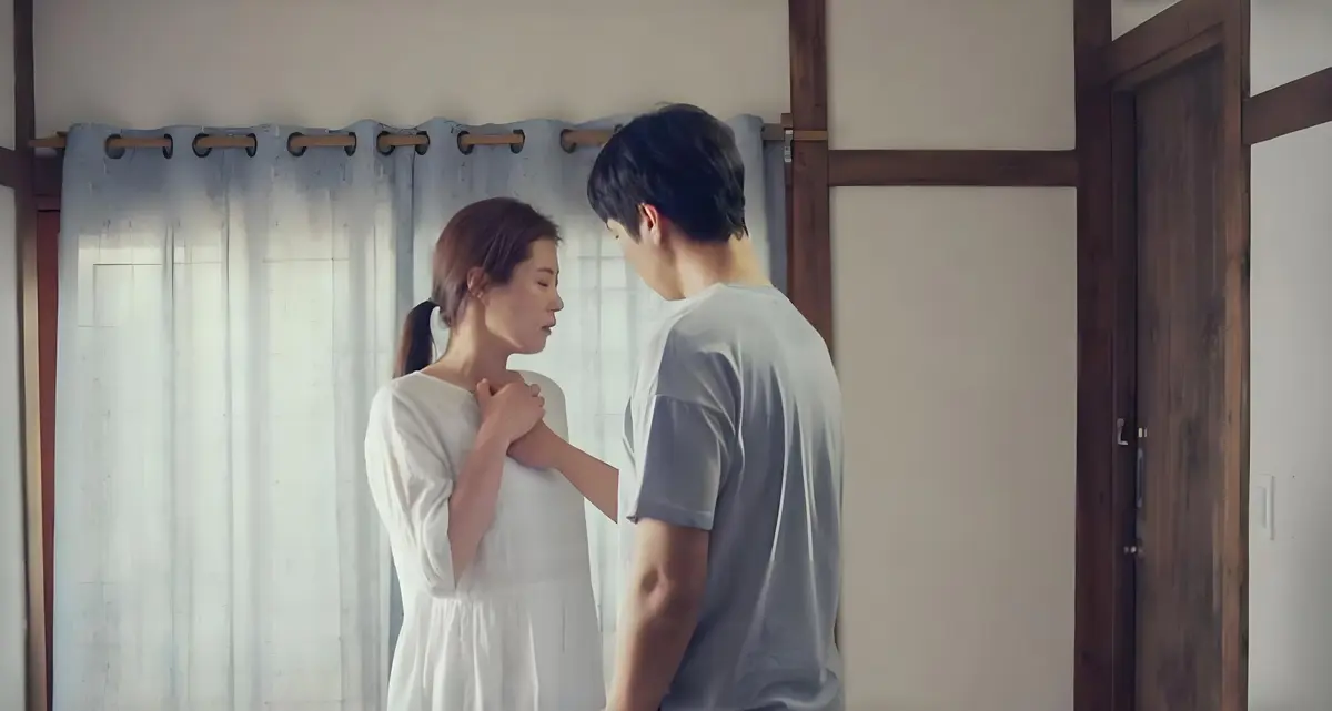 《出轨》韩国经典电影高清免费观看-未删减完整版1080P在线播放-全集高清画质无广告-飞影影视独家资源