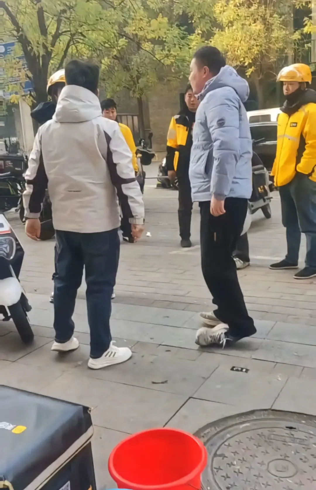 石家庄外卖小哥事件无删减版-美团站长争执现场视频流出-外卖员冲突事件全程高清播放