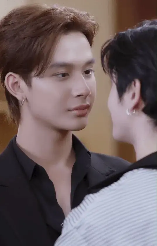 2025爆款泰腐剧《入瘾》1080P高清资源-双男主BL短剧入瘾爱情故事-星空影院独家放送-直播事故后学弟强势