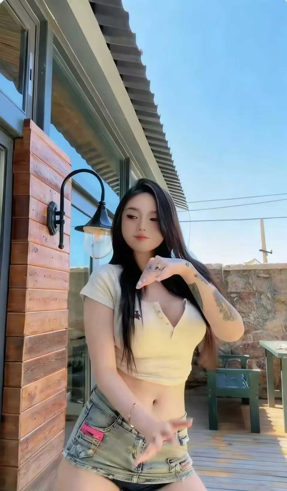 《Meena 成美男》高清全集中文版未删减版本强势来袭-免费在线看无广告-网盘观看便捷备份存储-一次看遍Meena 成美男