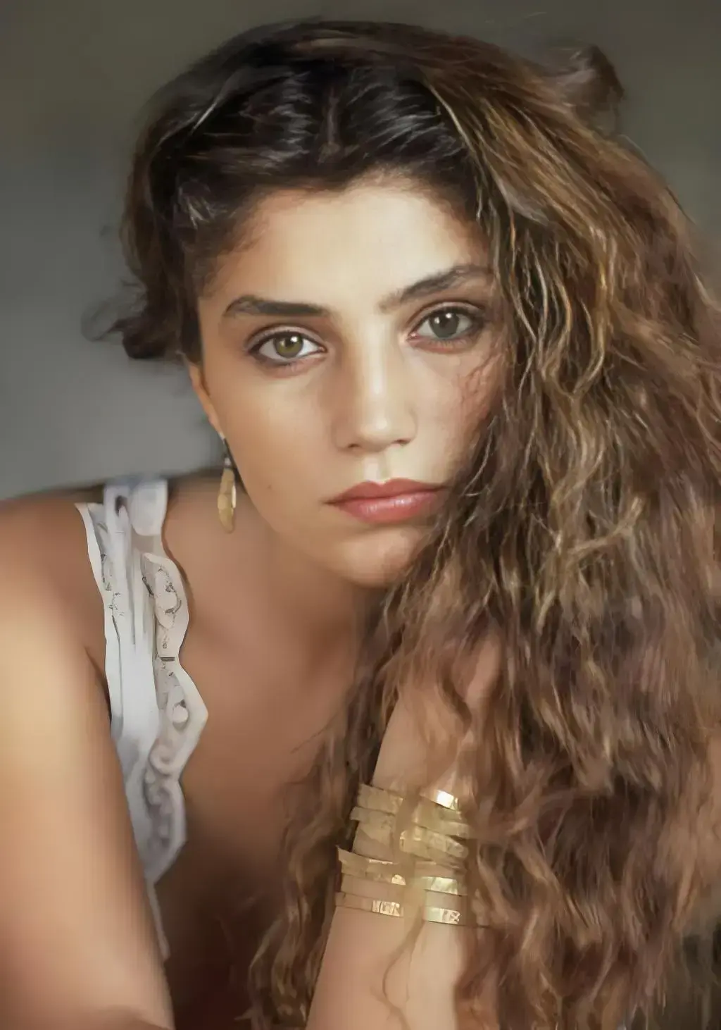 《美少女莫娜》高清全集未删减版 - 免费在线看网盘资源 - 美国经典电影美少女莫娜HD高清修复完整版