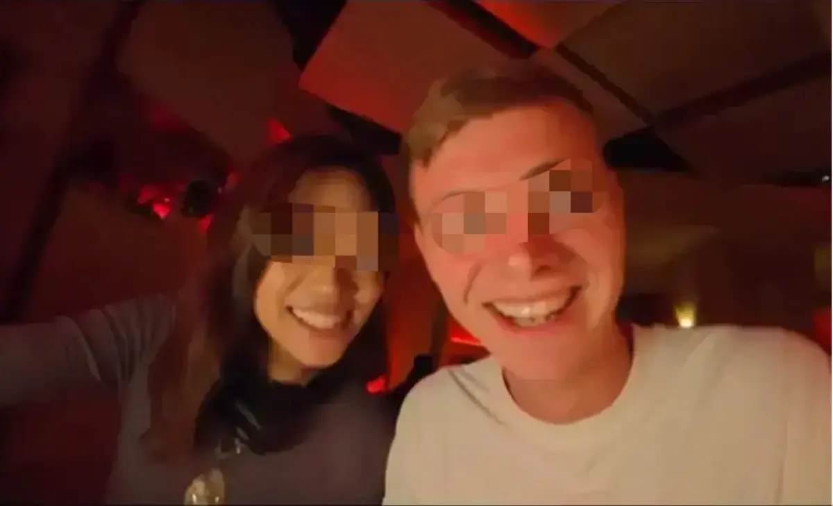 《西安麻辣烫女孩》高清完整版免费观看-海外博主西安夜游意外拍摄《西安麻辣烫女孩》全片-真实记录古城最暖烟火气看哭网友