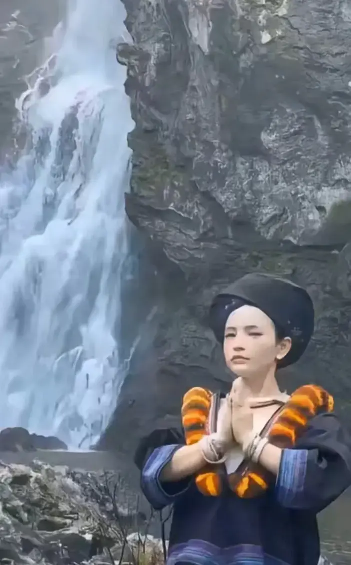《高山流水遇瀑布》原视频免费观看-高清原声苗家少女感悟山间意境-迅雷夸克在线无广告观看《高山流水遇瀑布》