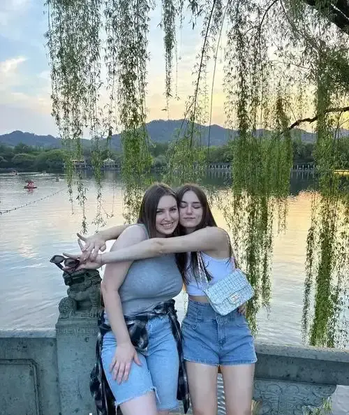 啄木鸟系列《艾玛马克斯的屈服》未删减版在线观看-《艾玛马克斯的屈服》高清完整版免费播放-国语中字1080P
