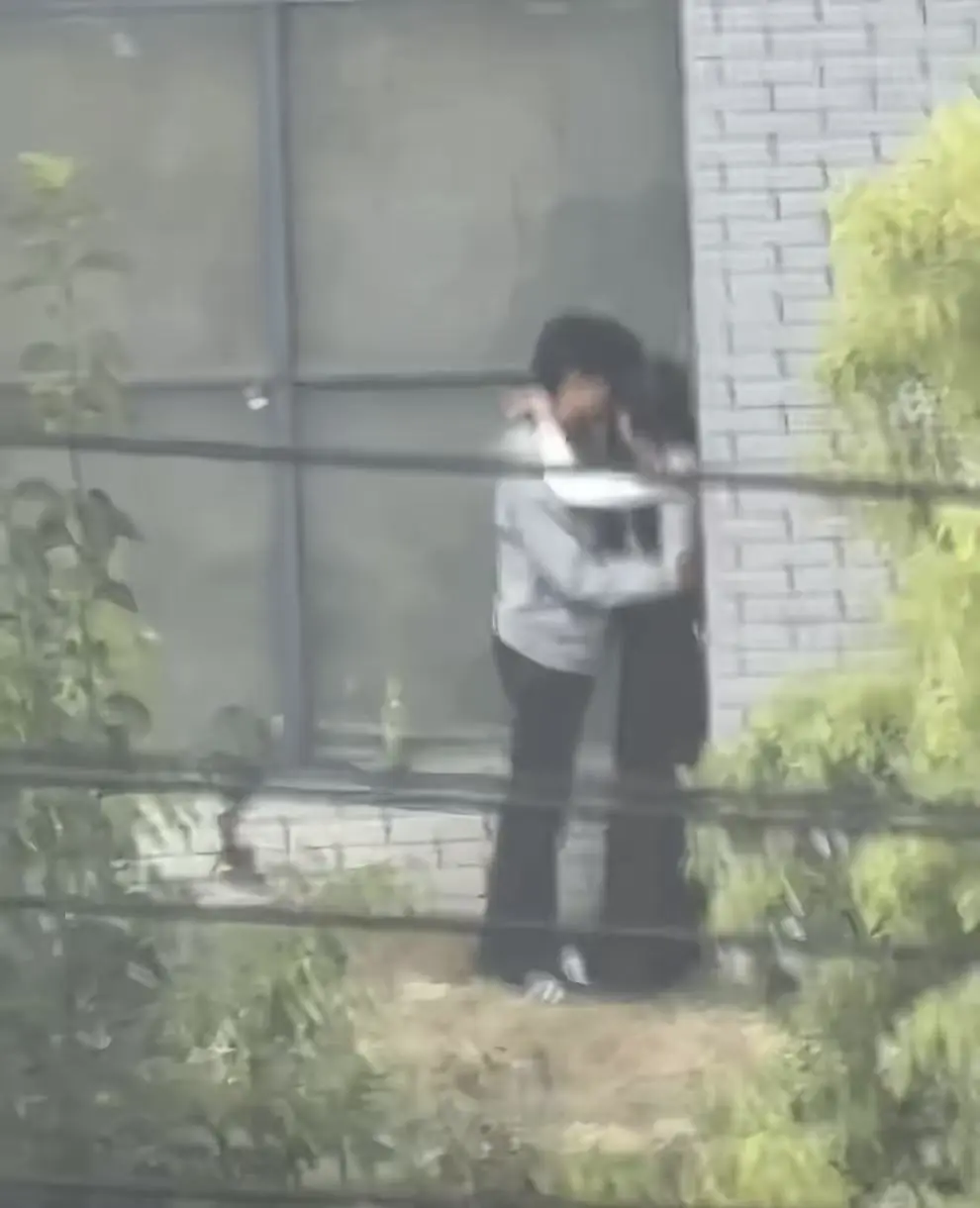 《蚌埠职教园情侣野外吃冰棒视频》资源下载-完整版在线看-蚌埠职教园情侣野外吃冰棒视频高清播放